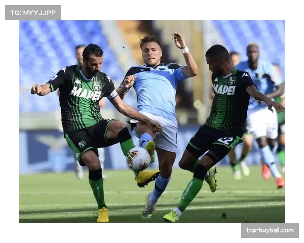 拉齐奥中场拦截后快速出球能力不足，反击机会常因传球精度问题而浪费